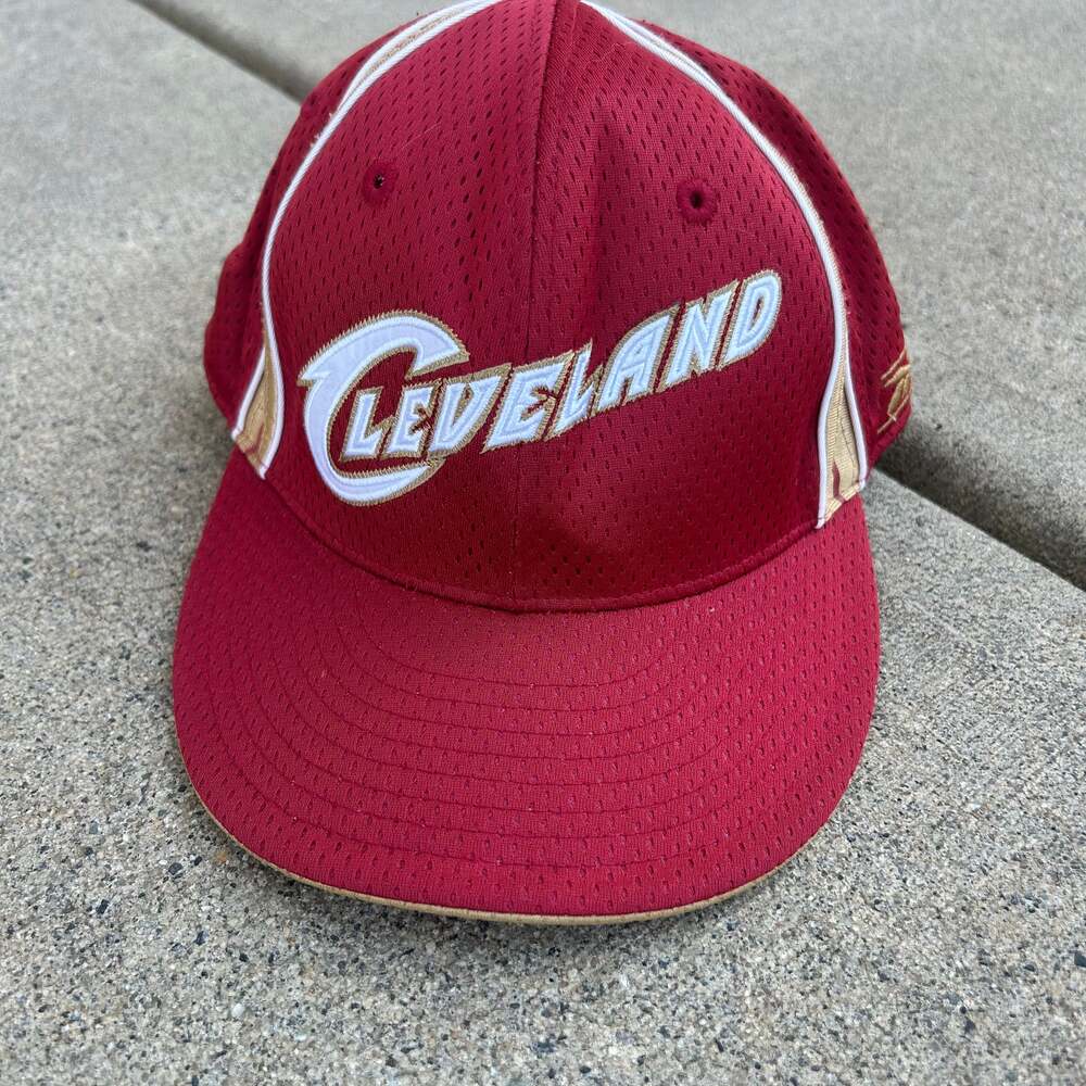 Cleveland Cavaliers Hat Cap Men's Maroon One Size Fitted Stretch NBA Adidas